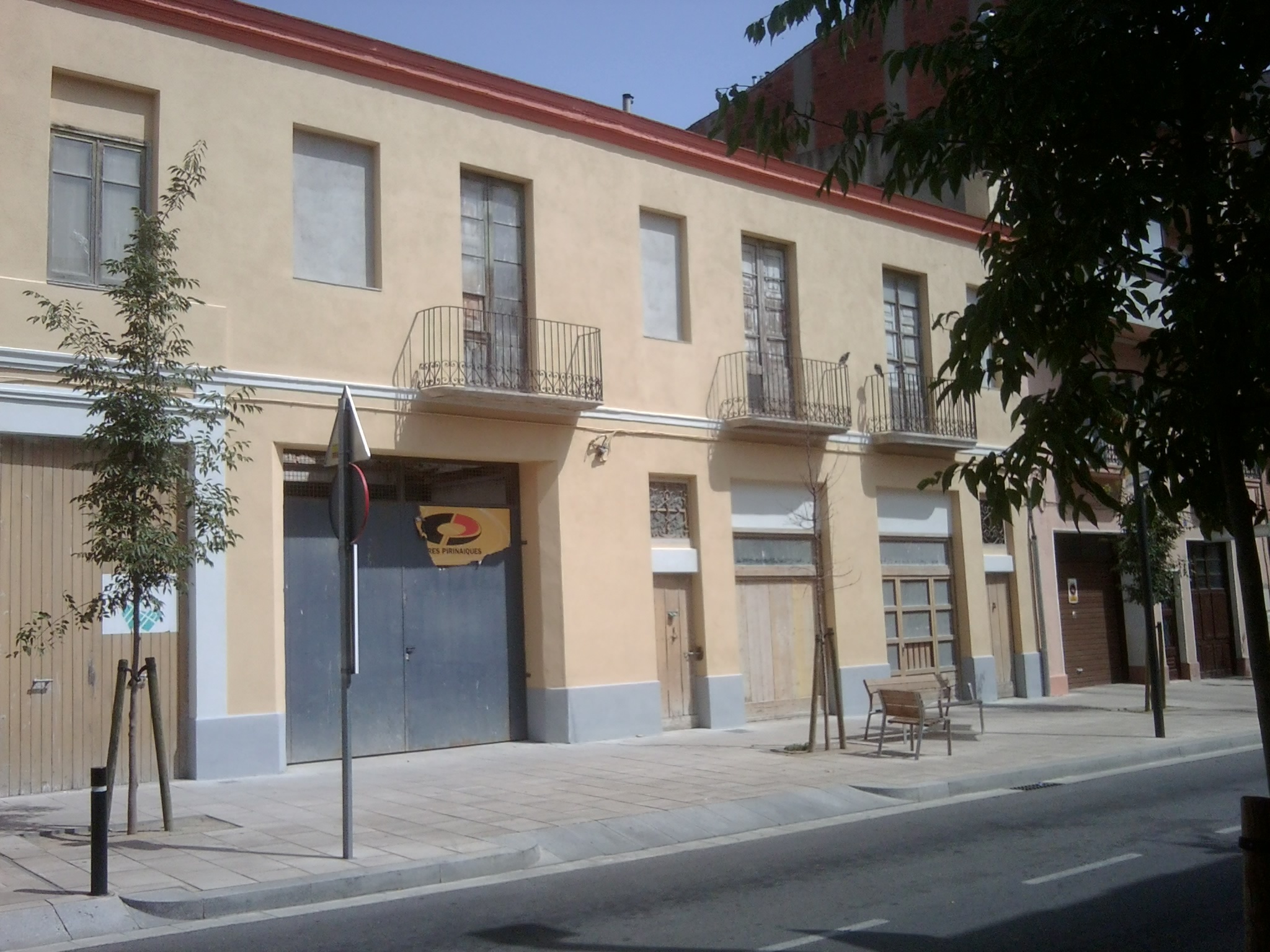 Substitució de coberta i consolidació estructural a Figueres